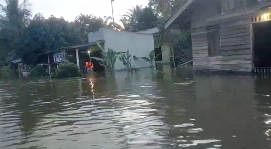 WARGA LABUHANBATU TERUS DIIMBAU UNTUK WASPADA BANJIR