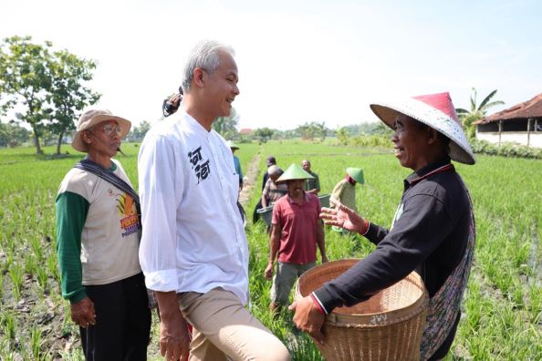 GANJAR MENANG, HUTANG MACET PETANI RP 600 M DIHAPUS
