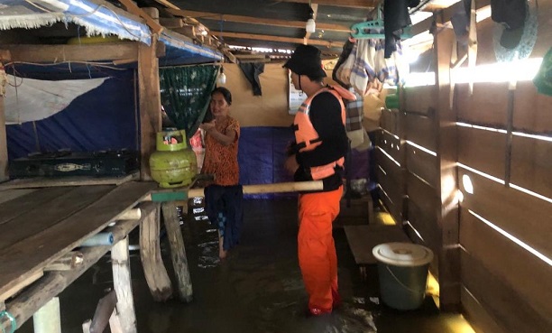 BPBD BANTU LOGISTIK WARGA TERDAMPAK BANJIR DI KABUPATEN WAJO