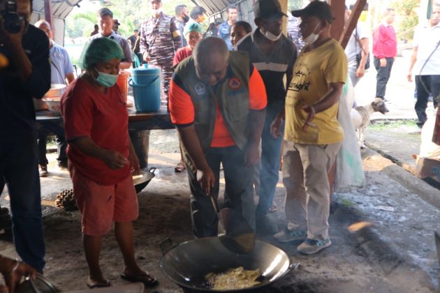 AMAN, KEBUTUHAN MAKANAN PENGUNGSI LEWOTOBI LAKI-LAKI