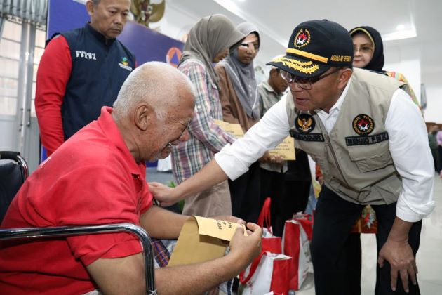 MENKO PMK APRESIASI KECEPATAN BNPB DISTRIBUSI DANA STIMULAN KORBAN GEMPA SUMEDANG