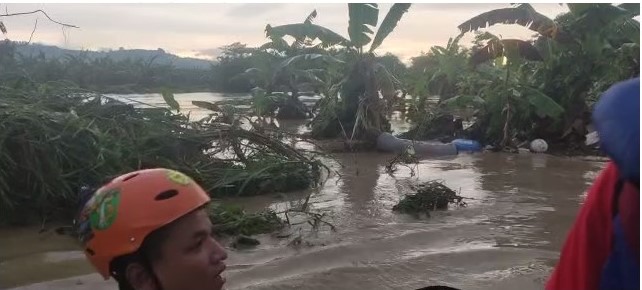 SEORANG KAKEK TEWAS KORBAN BANJIR BANDANG DI SEMARANG
