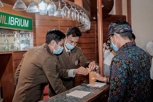 JAWA BALI DAERAH ZONA MERAH WAJIB BATASI KEGIATAN MASYARAKAT