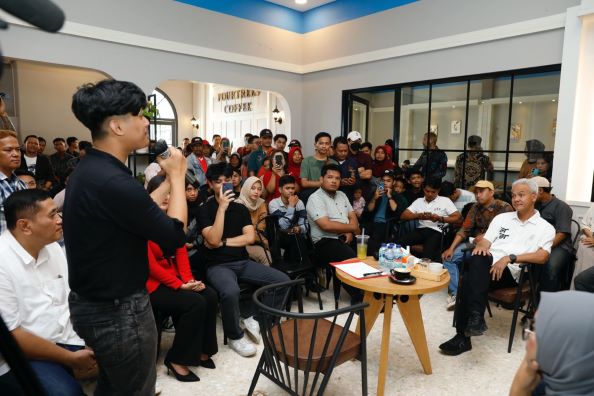KESERUAN GANJAR BARENG ANAK MUDA CILACAP, DARI PUISI SAMPAI DANGDUT