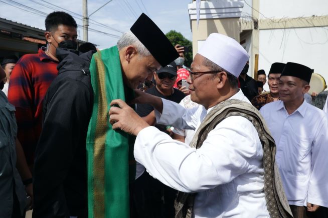 DIDUKUNG PONPES MAHADUT THOLABAH TEGAL, GANJAR KOMITMEN JALANKAN UU PESANTREN
