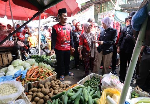 BLUSUKAN DI PASAR 26 ILIR PALEMBANG, ATIKOH DENGAR KELUHAN HARGA TAK STABIL
