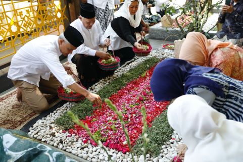 YENNY WAHID, GANJAR WARISI SEMANGAT GUS DUR AYOMI KAUM TERPINGGIRKAN