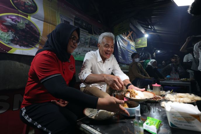 SATE KAMPRET JOMBANG BIKIN KANTUK GANJAR HILANG