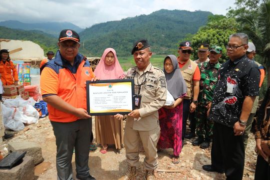 TINJAU LOKASI LONGSOR BANJARNEGARA, BNPB BERI MASUKAN RENCANA RELOKASI