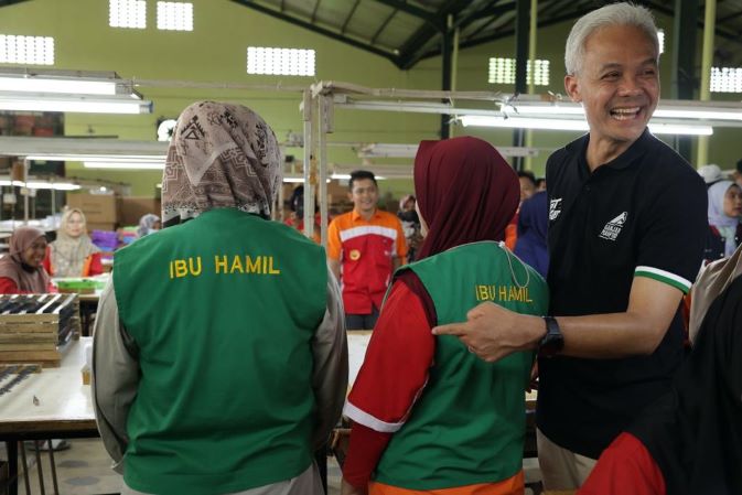 MOMEN KARYAWATI PABRIK BULU MATA DI PURBALINGGA NGIDAM KETEMU GANJAR