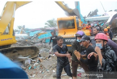 Update Gempa Sulbar: KORBAN TEWAS TAMBAH JADI 42 ORANG, 300 RUMAH RUSAK