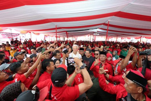 PILPRES SEMAKIN DEKAT, GANJAR MANDATKAN PENDUKUNG DISIPLIN TURUN KE RAKYAT