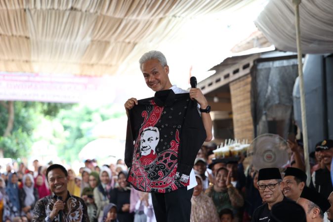 GANJAR JANJI BATASI IMPOR BATIK AGAR UMKM DALAM NEGERI TERLINDUNGI