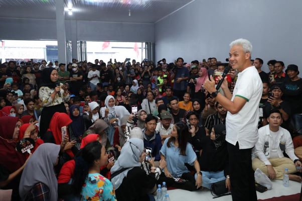 PERTANYAAN ANAK MUDA BATANG BIKIN GANJAR INGAT NGAMUK DI JEMBATAN TIMBANG