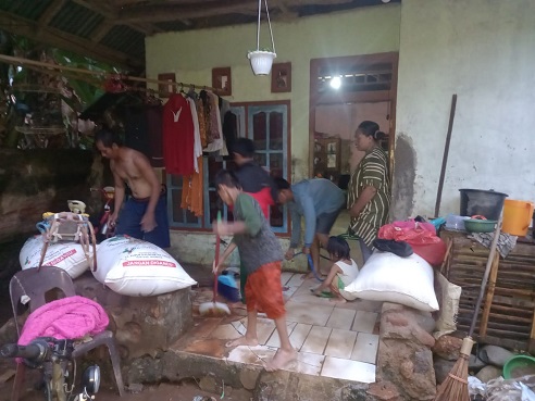 RATUSAN WARGA TERDAMPAK, BANJIR DI BIMA MULAI SURUT
