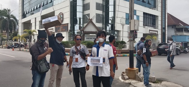 PEDULI KORBAN BANJIR KALSEL, JURNALIS KOTABARU TURUN KE JALAN GALANG BANTUAN