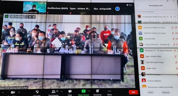 BMKG PASANG PERANGKAT INFORMASI GEMPA DI SEMUA POSKO MAMUJU 