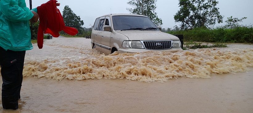 HUJAN DERAS RENDAM 25 RUMAH WARGA BANGKA BARAT 