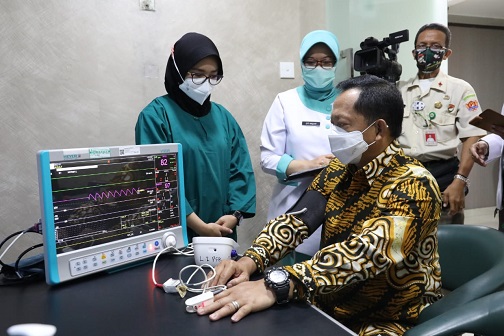 SETELAH PRESIDEN, GILIRAN PARA MENTERI DISUNTIK VAKSIN COVID-19