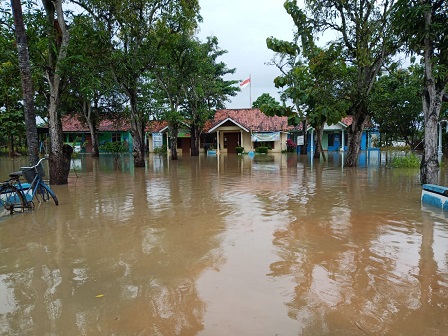 PEKALONGAN BANJIR, LEBIH DARI 6000 WARGA MENGUNGSI