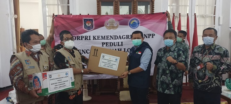BANTUAN UNTUK KORBAN LONGSOR SUMEDANG TERUS MENGALIR