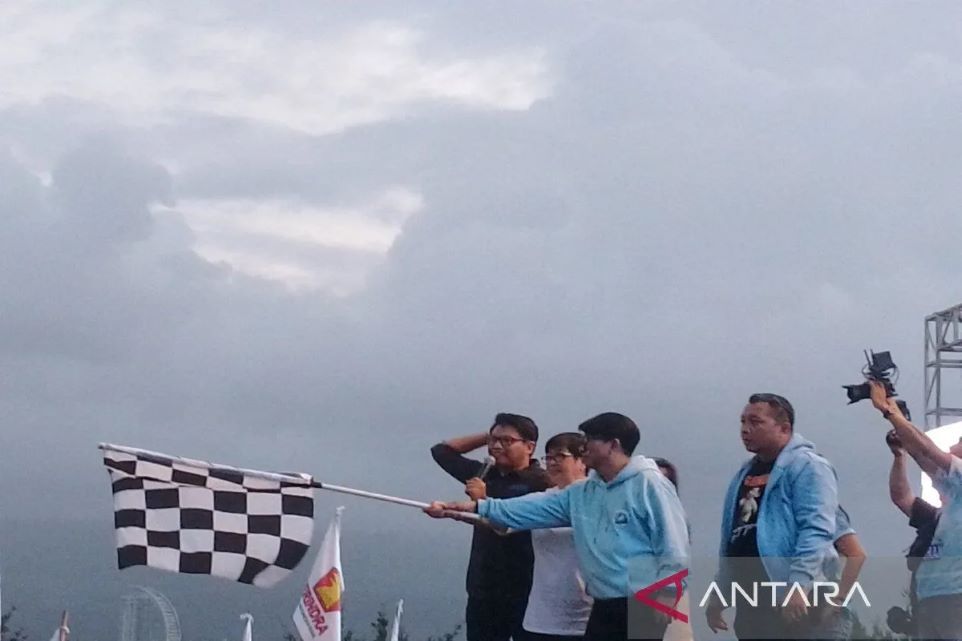 IKRAR RELAWAN PEMENANGAN PRABOWO GIBRAN WARNAI FUN RUN DI MANADO