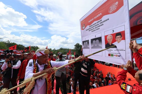 TOKOH DAYAK KALBAR, YANG BISA BUAT KITA PINTAR HANYA GANJAR