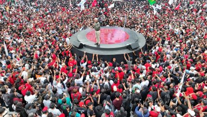GANJAR TAK BISA JAUH DARI RAKYAT