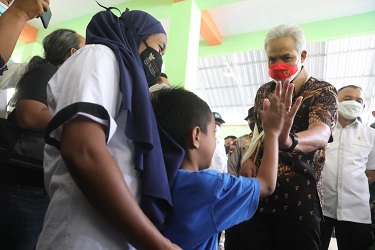GANJAR MINTA MAAF, WARGA WADAS DIMINTA RUKUN, PENUHI JANJI PULANGKAN WARGA