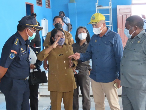 WAKIL RAKYAT MIMIKA SOROTI PUNGLI DI PELABUHAN RAKYAT POUMAKO