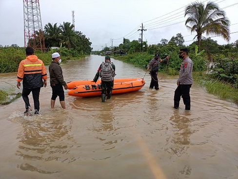 BANJIR HINGGA 3 METER KEPUNG 17 DESA DI ACEH SINGKIL
