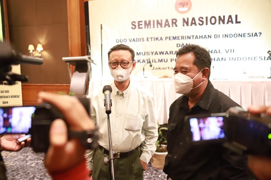 TUGAS PEMERINTAH ITU MELAYANI