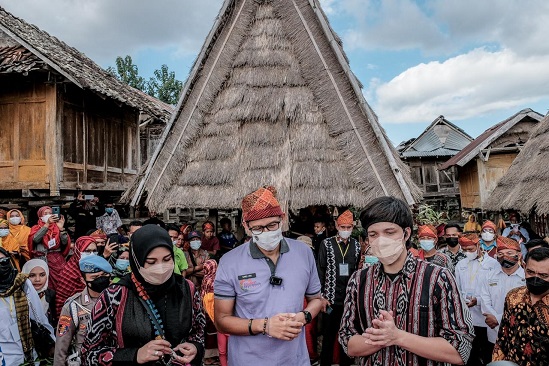 ATTA & AUREL PROMOSI DESA WISATA MARIA DI BIMA NTB