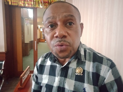 KETUA BAPEMPERDA DPRD KABUPATEN JAYAPURA TOLAK LHP BPK