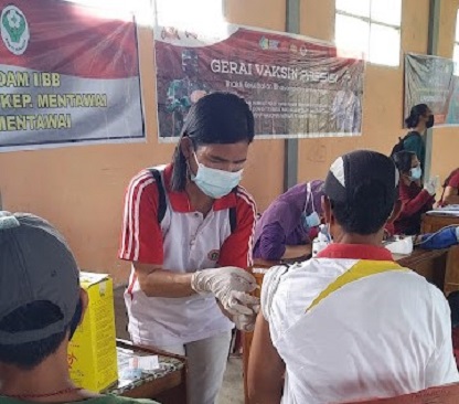 WARGA MENTAWAI DIAJAK BERGAYA HIDUP DENGAN MASKER