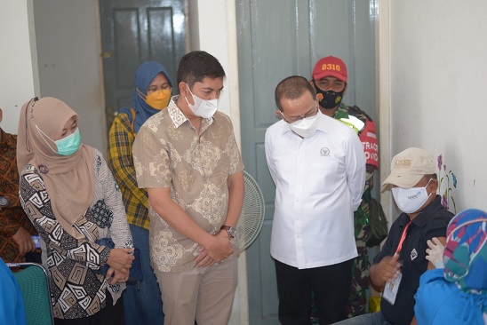 ANGGOTA DPR RI BANTU PERCEPATAN VAKSINASI COVID-19 DI SAWAHLUNTO
