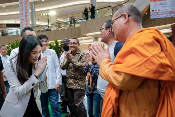 WISATA RELIGI DAN BUDAYA PROMOSIKAN KEBHINEKAAN INDONESIA 