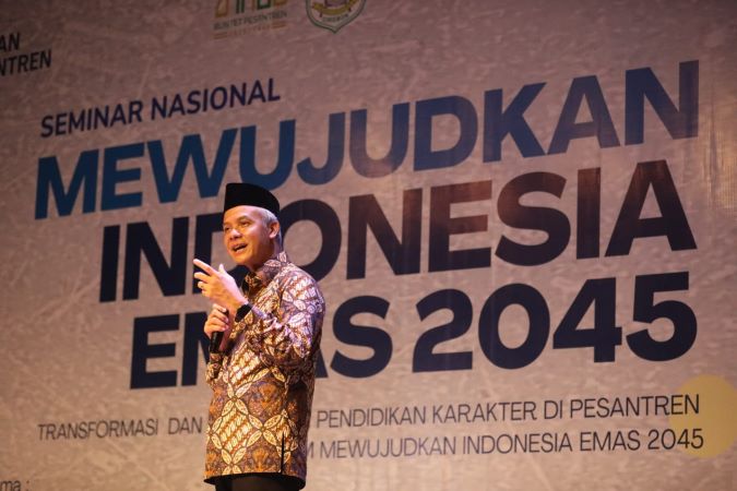 GANJAR DI PONPES BUNTET CIREBON, DIDAULAT WUJUDKAN INDONESIA EMAS 2045