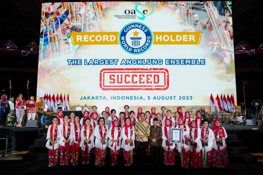 10 BULAN PERSIAPAN KOLABORASI PECAHKAN REKOR DUNIA ANGKLUNG