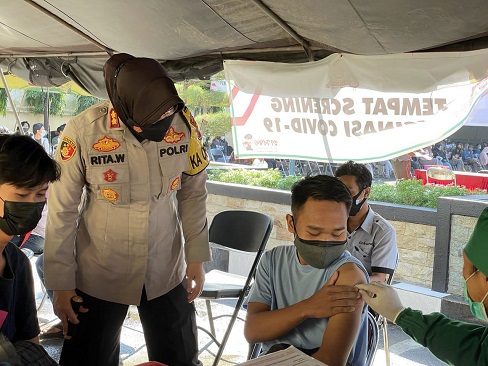 POLRES TEGAL KOTA BUKA GERAI VAKSIN MERDEKA CANDI