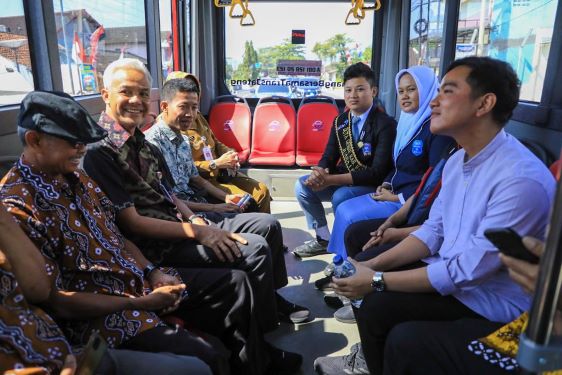 GANJAR LUNCURKAN TRANS JATENG SOLO – WONOGIRI, TARIF RP. 2000