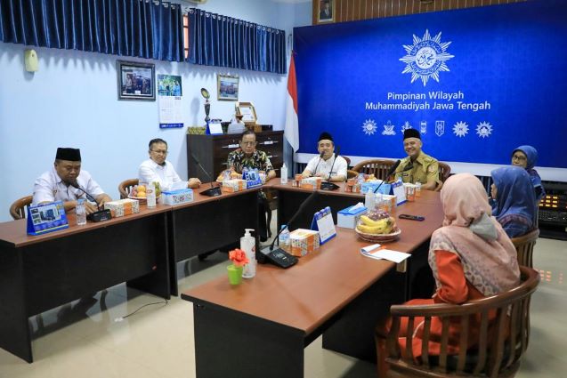 GANJAR GUBERNUR PALING SERING HADIRI ACARA MUHAMMADIYAH