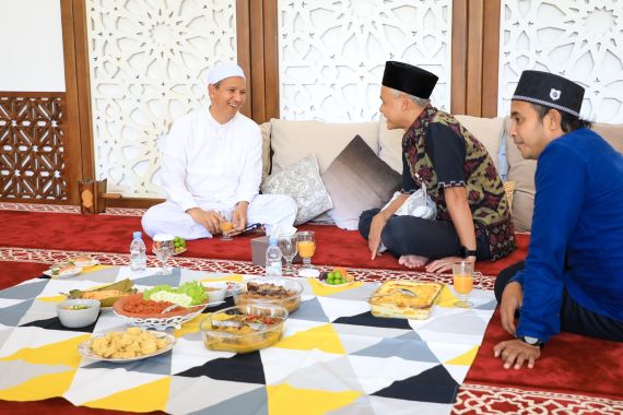 BARU TAHU KALAU MENU FAVORIT GANJAR ITU SAMBEL TEMPE?