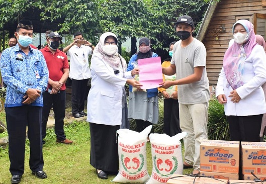 BUPATI UMI AZIZAH SUPLAY LOGISTIK DAPUR UMUM WISATA GUCI HASIL URUNAN ASN PEMKAB TEGAL