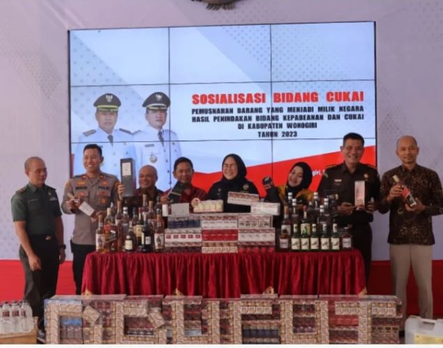 BEA CUKAI SURAKARTA MUSNAHKAN BB ROKOK DAN MIRAS ILEGAL DI WONOGIRI