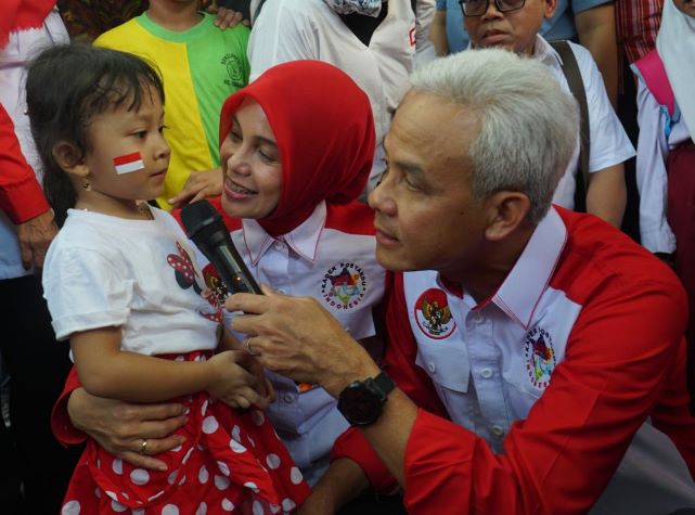GANJAR PUJI CARA WARGA BREBES GOTONG ROYONG ATASI STUNTING