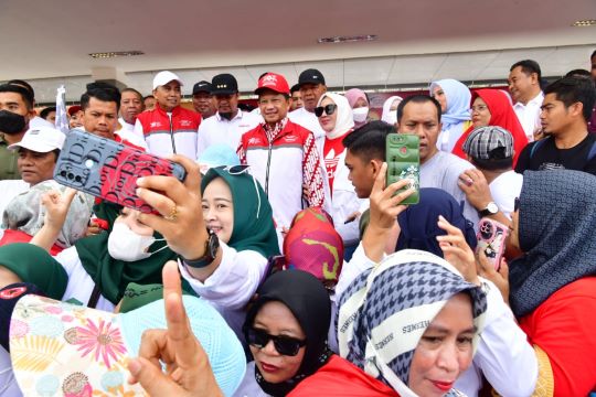 RIBUAN WARGA BULUKUMBA HADIRI BAGI – BAGI 10 JUTA BENDERA MERAH PUTIH