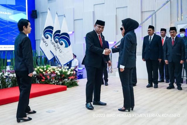 BAKTI KOMINFO DIPIMPIN DIRUT PEREMPUAN