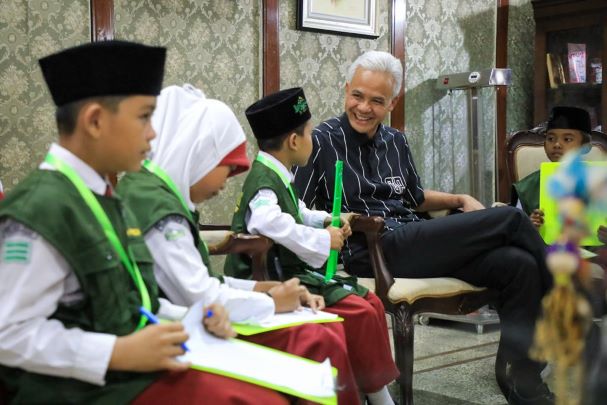 SAAT DITANYA JURNALIS CILIK, IDOLA GANJAR ADALAH AYAH IBUNYA