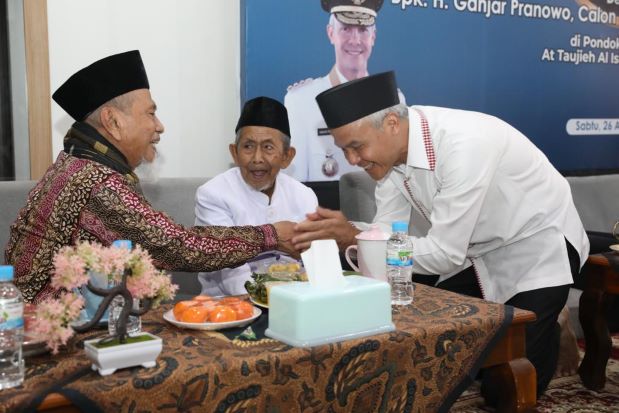 ULAMA MINTA GANJAR LANJUTKAN PEMBERIAN INSENTIF GURU AGAMA